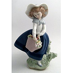 Lladro   Home Decor   Figurines - Lladro Pretty Pickings 5222