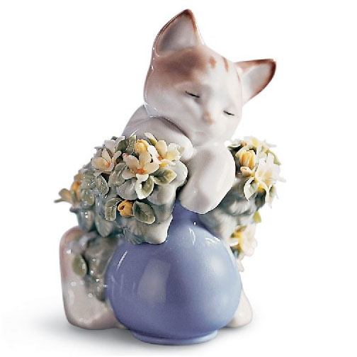 Lladro Dreamy Kitten